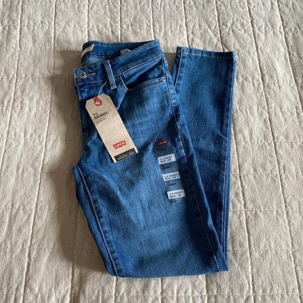 NWT Levi’s 711 Skinny Jeans